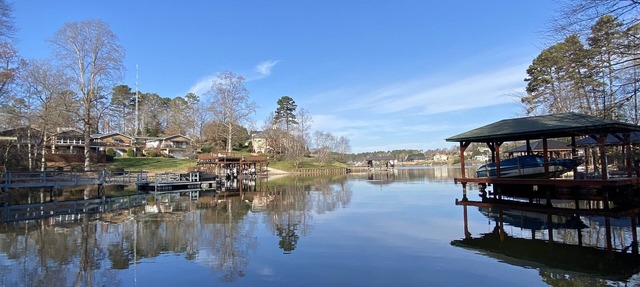 Private Lakefront Exec Home: Ollie's Hideaway: 4BR, 3.5 Ba