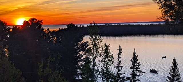 Private Lakefront Retreat On 7 Private Acres With 250 Feet Of Shoreline