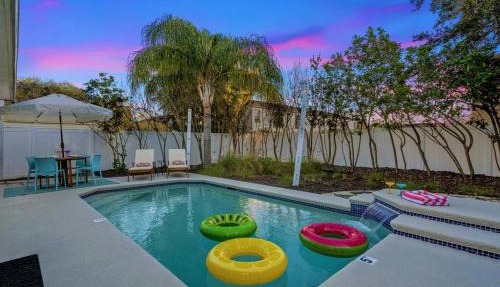 Private Pool, Hammock, Newly Renovated Home!
