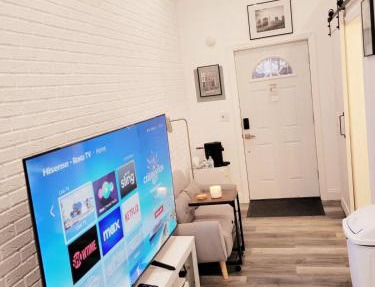 Private studio guesthouse in Watertown CT