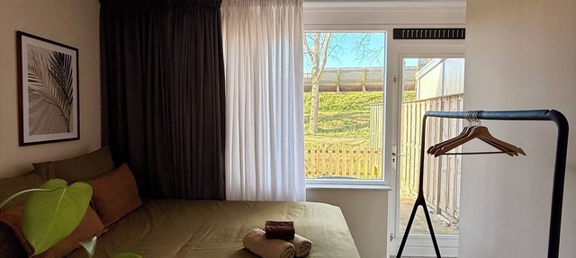 Private Studio I Waterfront garden I 20 min to Centre