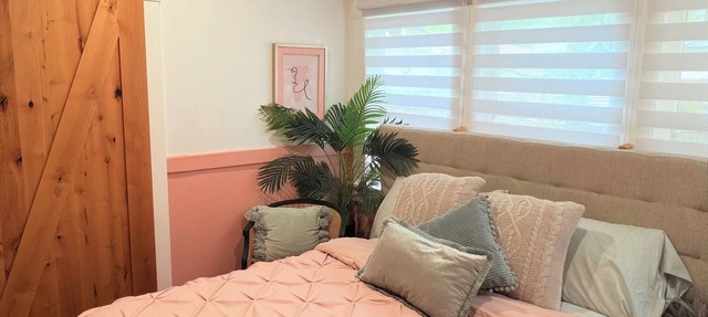 Private Suite Near Fairplex & Downtown Pomona + historical neighborhood,