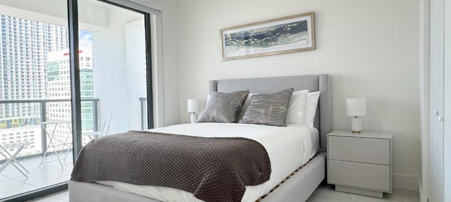 Private Terrace in Luxury 3BR Condo in Brickell