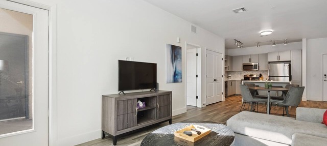 Pure Suites 2 Bed Downtown Phoenix Pool Gym