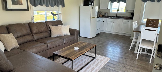 Quaint 1 Bed 1 bath private beach home. Long term renter welcome Dec 1