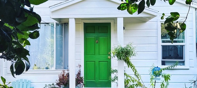 Quaint and Sunny Beach Bungalow