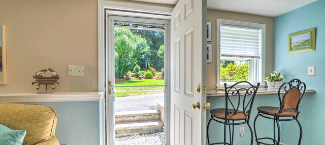 Quaint & Convenient! Cape Cod Apt Near Canal