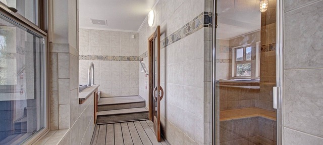 Quaint Studio in Heart of Breck Steps to Snowy Fun by RedAwning