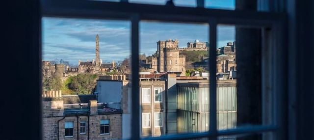 Quiet, central 2 bedroom Royal Mile gem