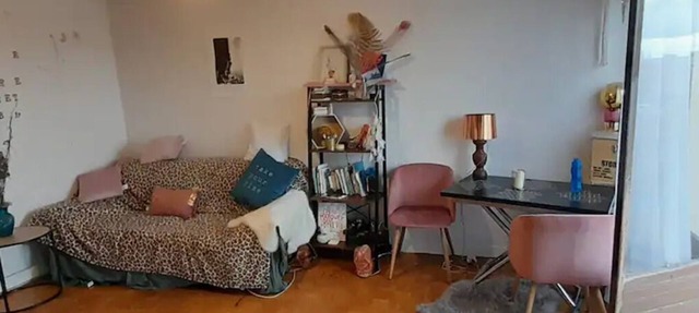 Quiet, cozy nest opposite a park, close to public transport.