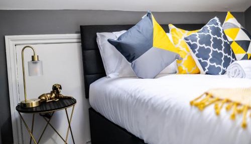 Quiet Top-Floor Retreat -Modern Studio for 2 - Islington
