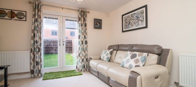 Quiet Two Bedroom House Driveway Parking & Garden