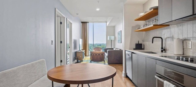Rainey St Condo | Heated Pool | Gym | Fireworks