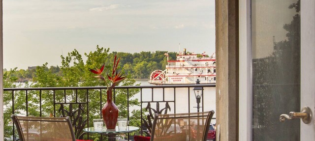 Rare River Street w/Balcony, Historic, Luxury, Affordable, 2/2, Loft STVR00088