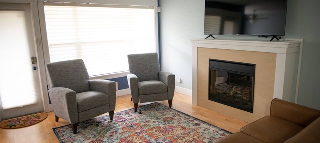 Recently Updated 2BD Condo in Edmonds WA - Great Location!