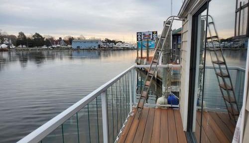 Recluse Floating Waterfront Escape