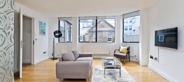 Red Lion Court by City2Stay