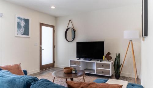 Redondo Beach 2br walk to shops restaurants LAX-1166