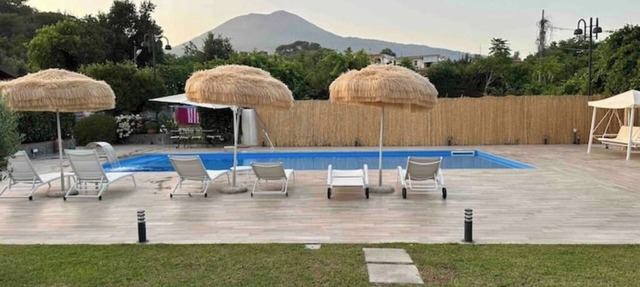 Relaxation with Jacuzzi and Pool between Pompeii and Capri