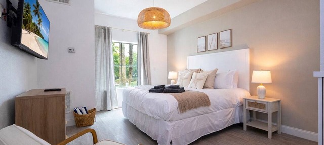 Relaxing and charming 1Bd/1Bh Retreat - FREE Shuttle
