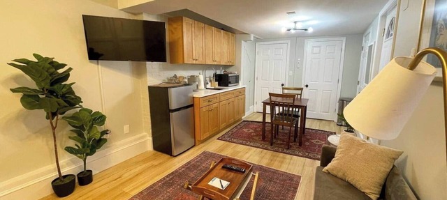 Renovated Studio, near hospitals, MBTA