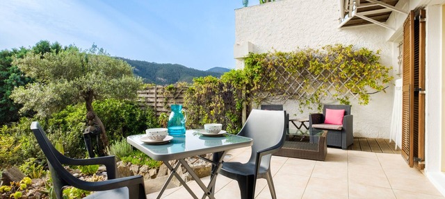 Rez-de-villa dans un beau domaine avec piscine