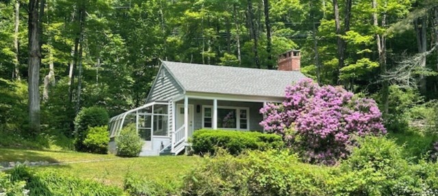 Riverfront Paradise with Stylish Cottage