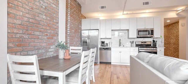 Roami at Churchill | 2 Bedroom w/Balcony