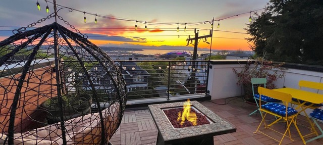 Rooftop Mural 1GB Parking AC FIFAStadiums W/D BBQ Mountain&Bay Views New Kitchen