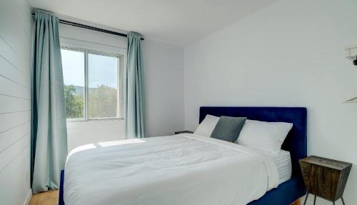 room with shared bathrooms 883 Shefford