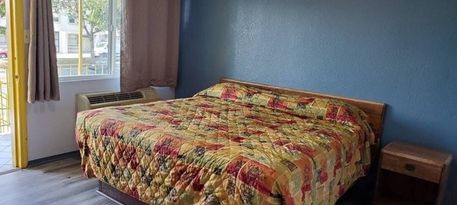 Rose Motel