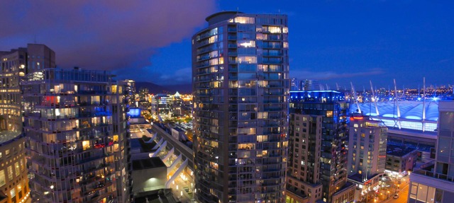 Rosedale On Robson Suite Hotel