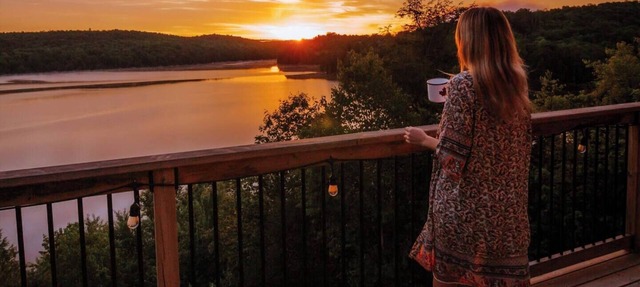 Rustic-Luxury Waterfront Cottage Getaway on Kennisis Lake Stunning Elevated View