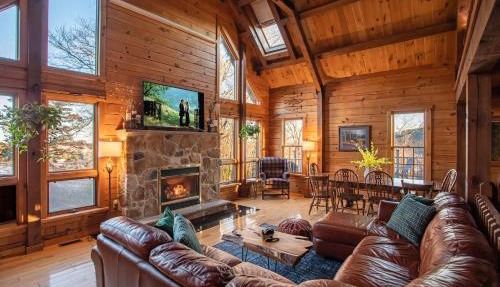 Rustic Ridge Log Cabin: Hot Tub, Games, Views!