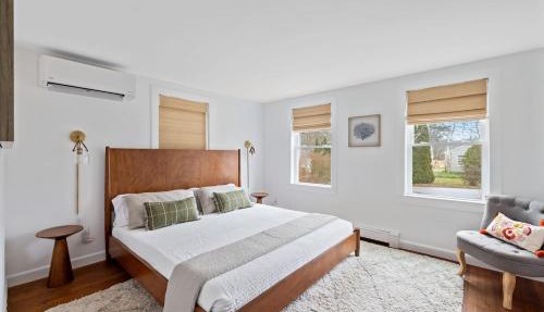 Salt Breeze Bungalow - Close to beaches and town