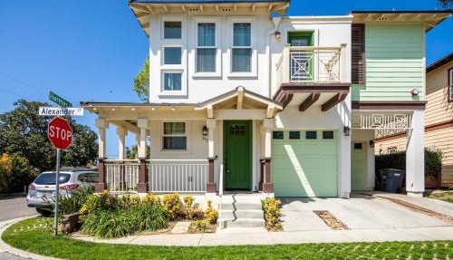 Sandy Feet Retreat, 4 bed home close to beach