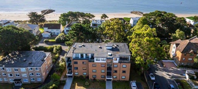Sandy Shores - 2-bed flat on Sandbanks Peninsular