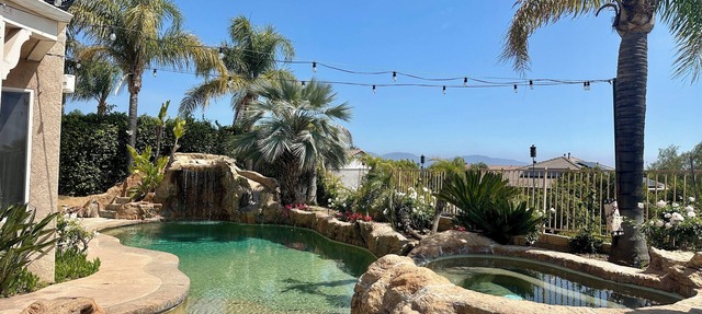 Santa Clarita Tropical Paradise, Six Flags Magic Mountain, LA, Beaches Drivable