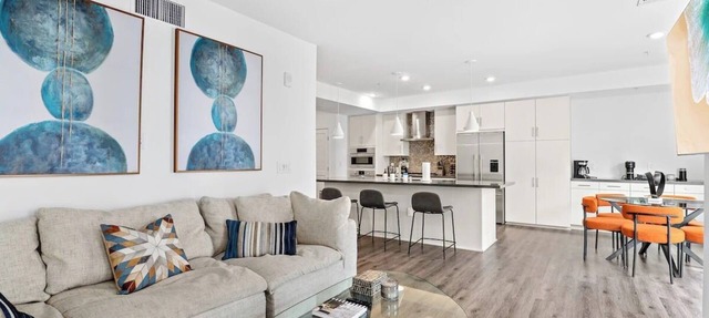 Sapphire Loft – Stunning Two-Story Marina Escape Top-Floor Retreat