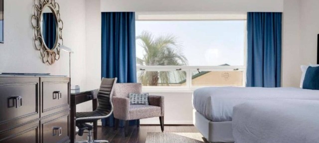 Savannah Stay | Rooftop Pool View + Dining