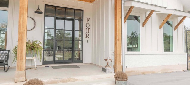 Scarlet Ridge Retreat - Near Wineries & DT Austin!