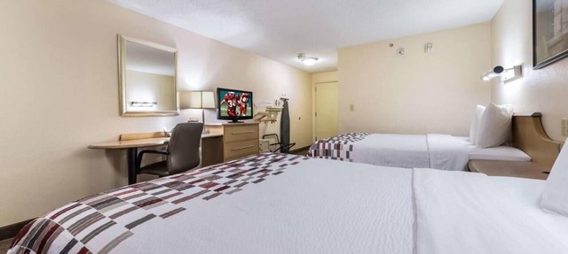 SEATAC Hotel for Relaxed Travel! Free Airport Shuttle + Pets Allowed