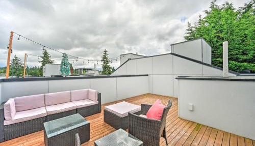 Seattle Townhome Rooftop Deck Less Than 7 Mi to Dtwn