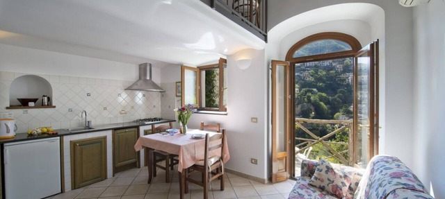 Sebastien Garden along via Marconi Positano