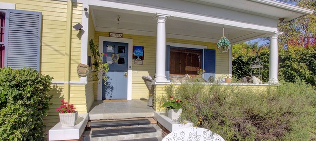 Secret Garden Inn and Cottages