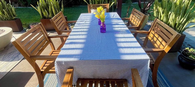 Serene garden setting w/private yard, dog-friendly, hot-tub, 7 min to beach