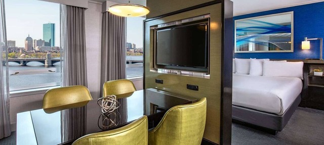 Serene Hotel w/Indoor Pool and ArtBar Dining Near Harvard