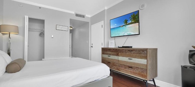 SF Tropical Paradise - Spacious 3/3