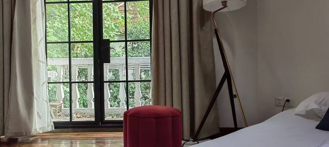 Shanghai Forest Cabin with balcony in city center
