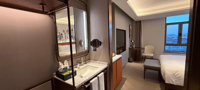 Shanghai Hongqiao Yankuang Tulip Hotel